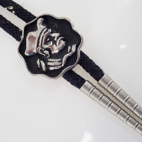 Pirate Bolo Neck Tie Western Cowboy Black & Silver Tone excellent condition - Picture 3 of 8
